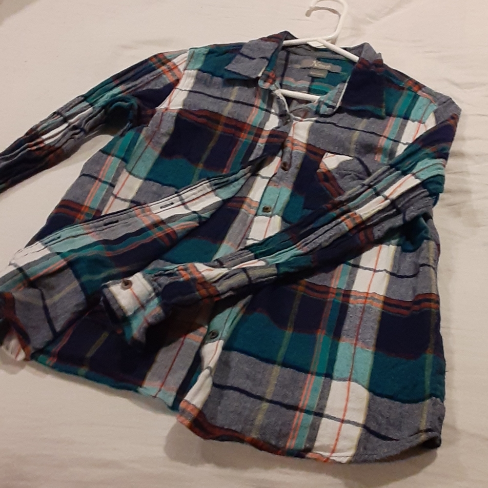 Plaid button up long sleeve shirt